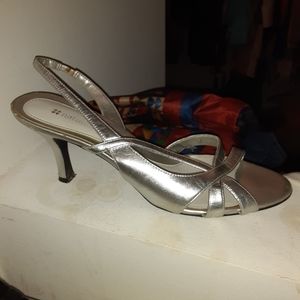 Naturalizer..silver (#18)